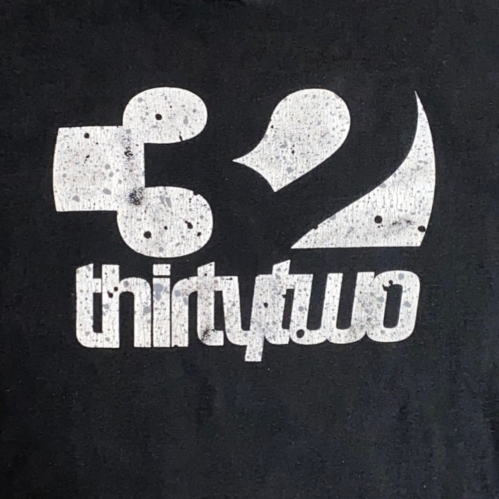 Thirtytwo long sleeve logo T-shirt. Size L